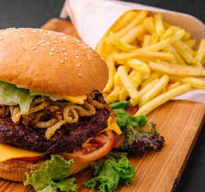 Special Burger with chips